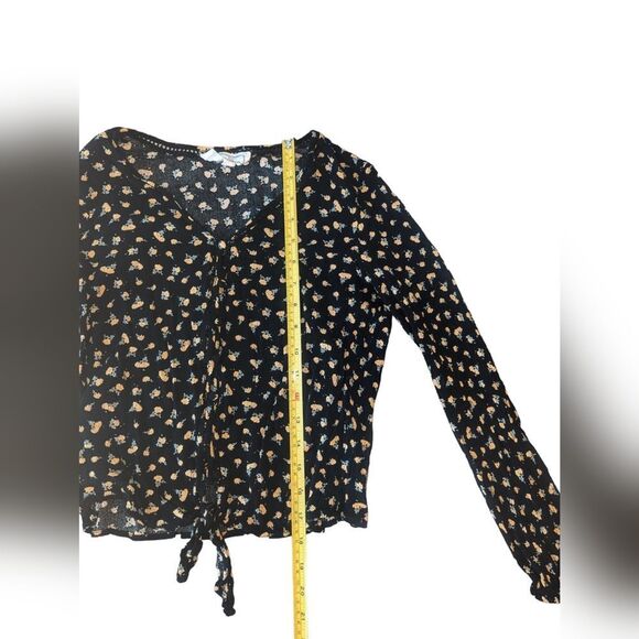 🛍️ Black & Yellow Floral Long Sleeve Button Up Shirt - Picture 4 of 6